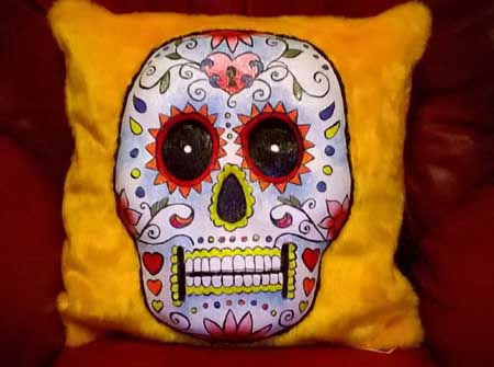 skull-cushion3.jpg